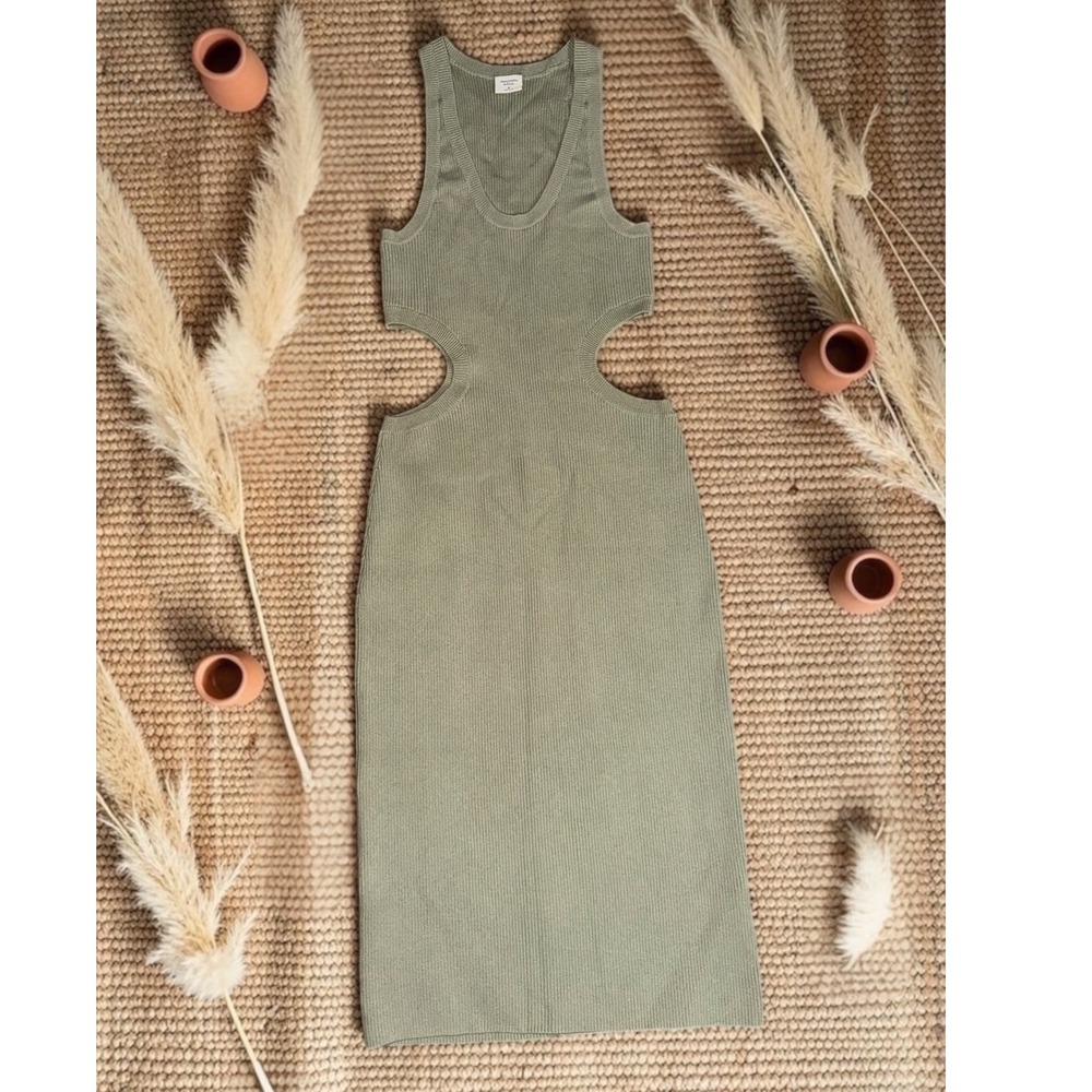 Abercrombie & Fitch - Ribbed Knit Cut-Out Midi Dress - Size Medium - *NWOT*